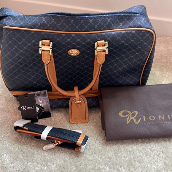 Rioni Handbags - NEW Rioni Duffel Dome Traveler Overnight Weekender Bag